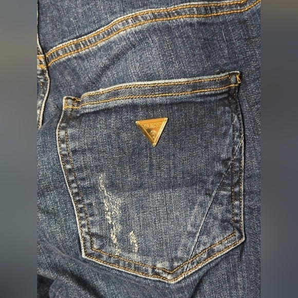 Women's Guess Dark Wash Tapered Relaxed Distressed Jeans, Size 26 - Picture 4 of 7